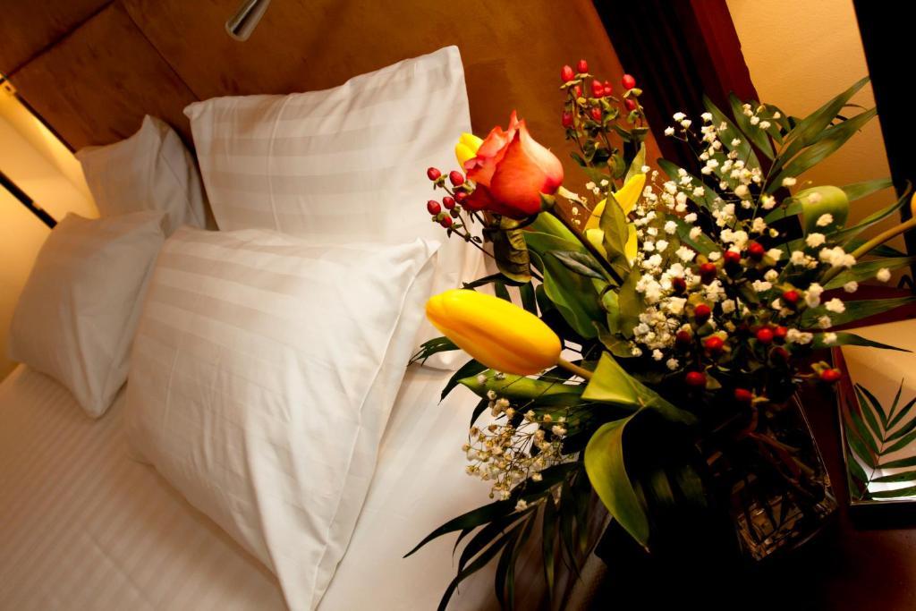 Hotel Visconti Militari Bukareszt Zewnętrze zdjęcie