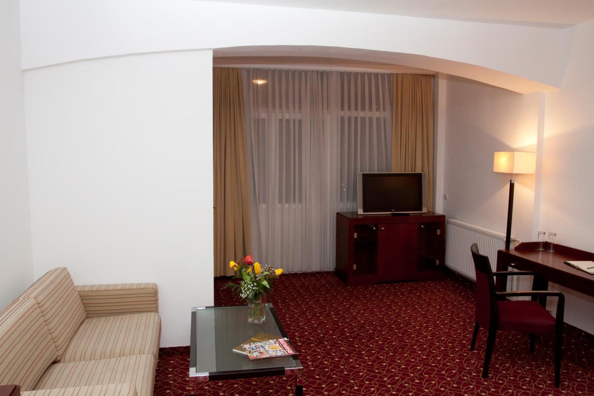 Hotel Visconti Militari Bukareszt Zewnętrze zdjęcie