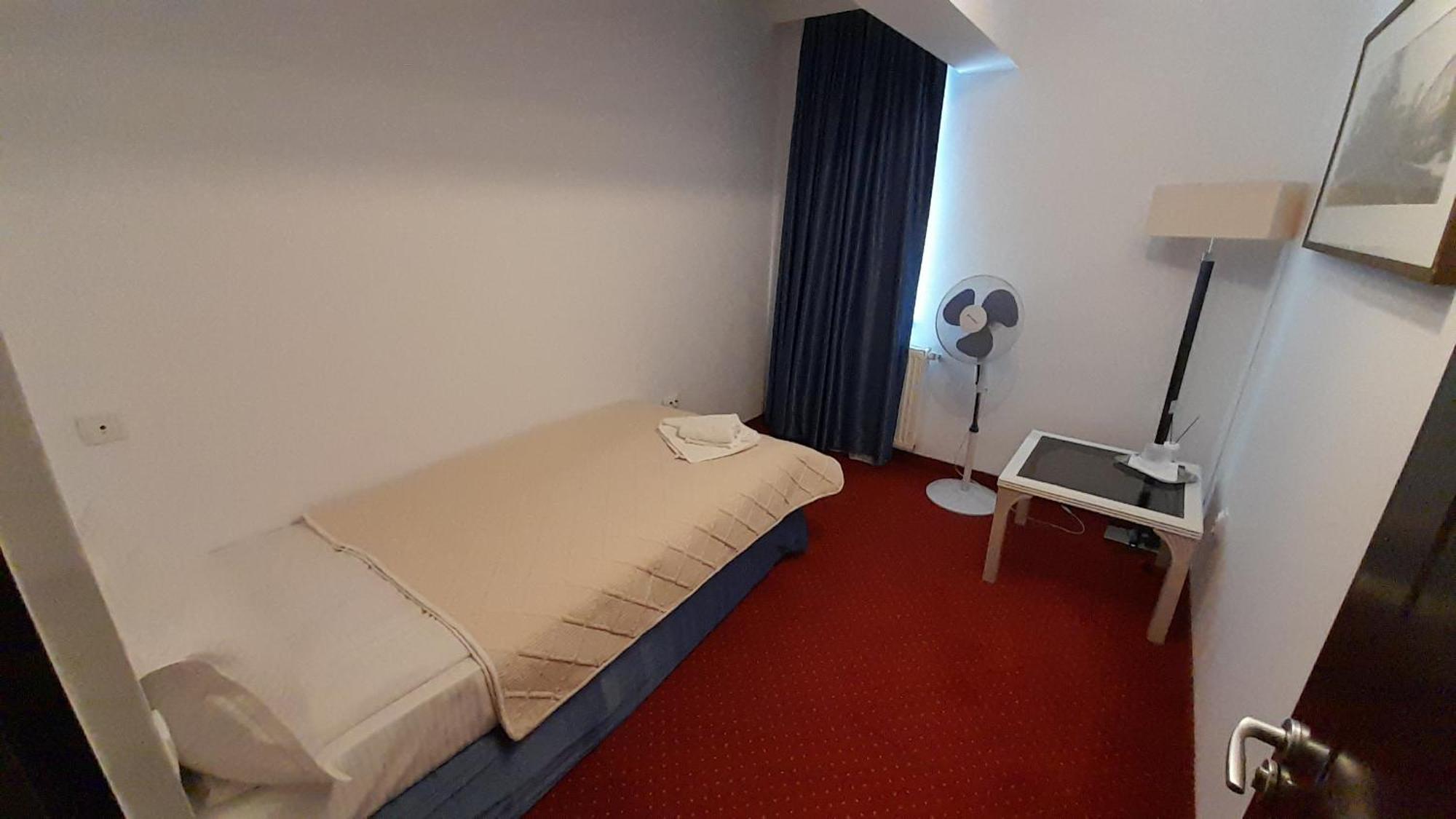 Hotel Visconti Militari Bukareszt Zewnętrze zdjęcie