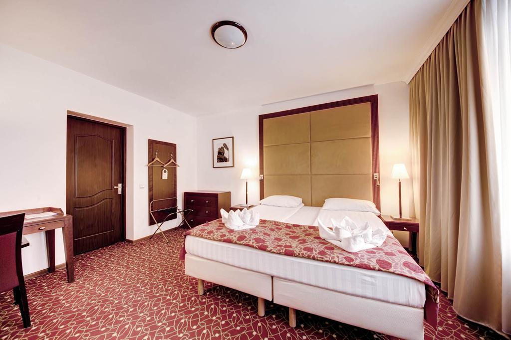 Hotel Visconti Militari Bukareszt Zewnętrze zdjęcie