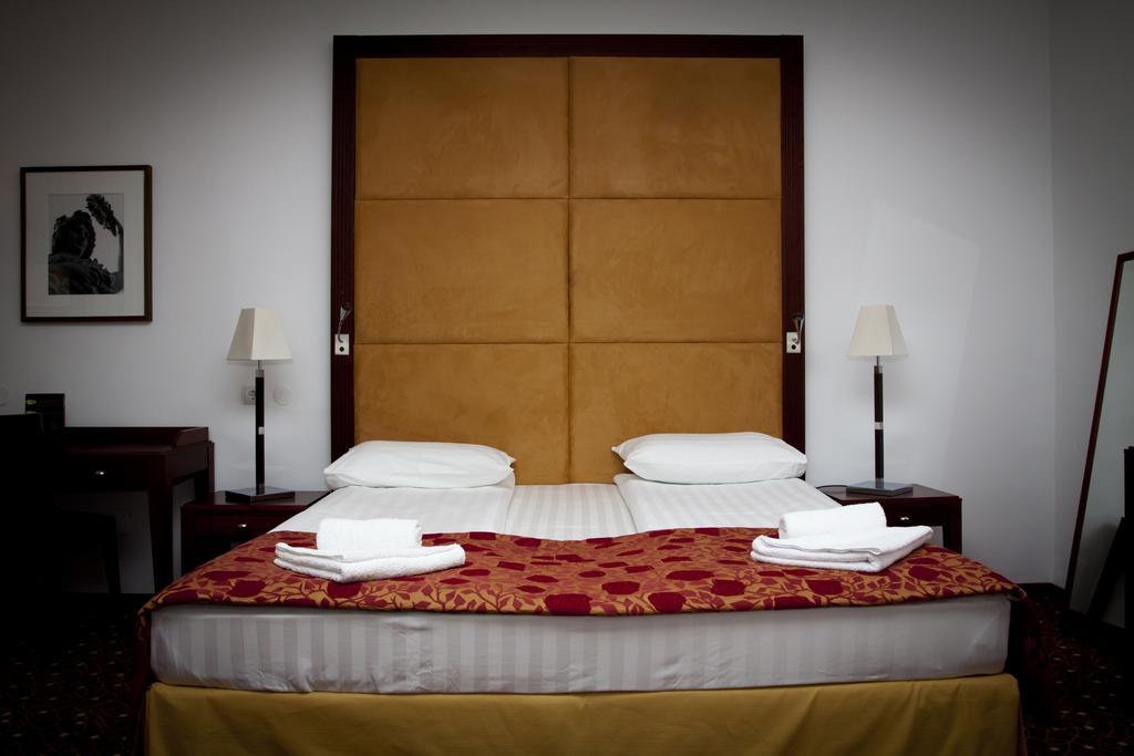 Hotel Visconti Militari Bukareszt Zewnętrze zdjęcie
